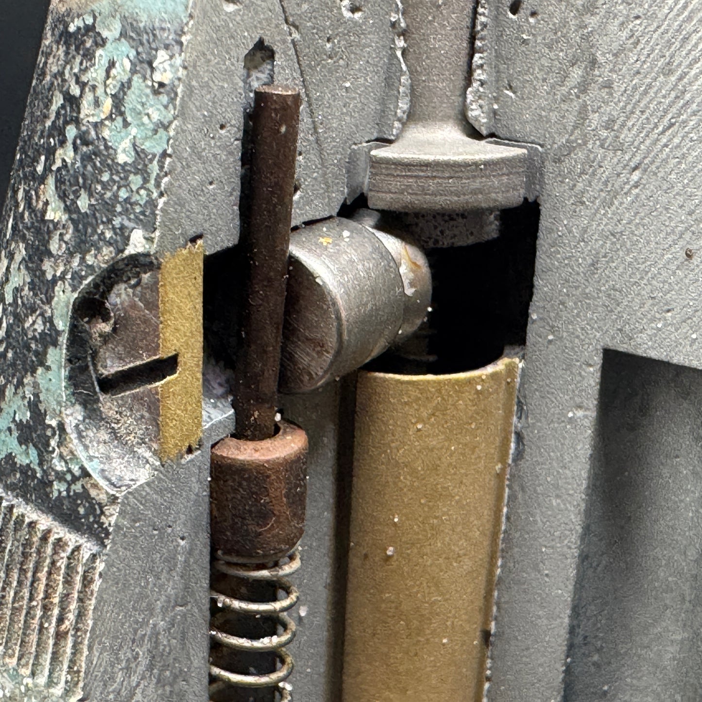 WW2 original artifact – No. 119 Fuze from a 25-pounder artillery shell 1942 – interior page