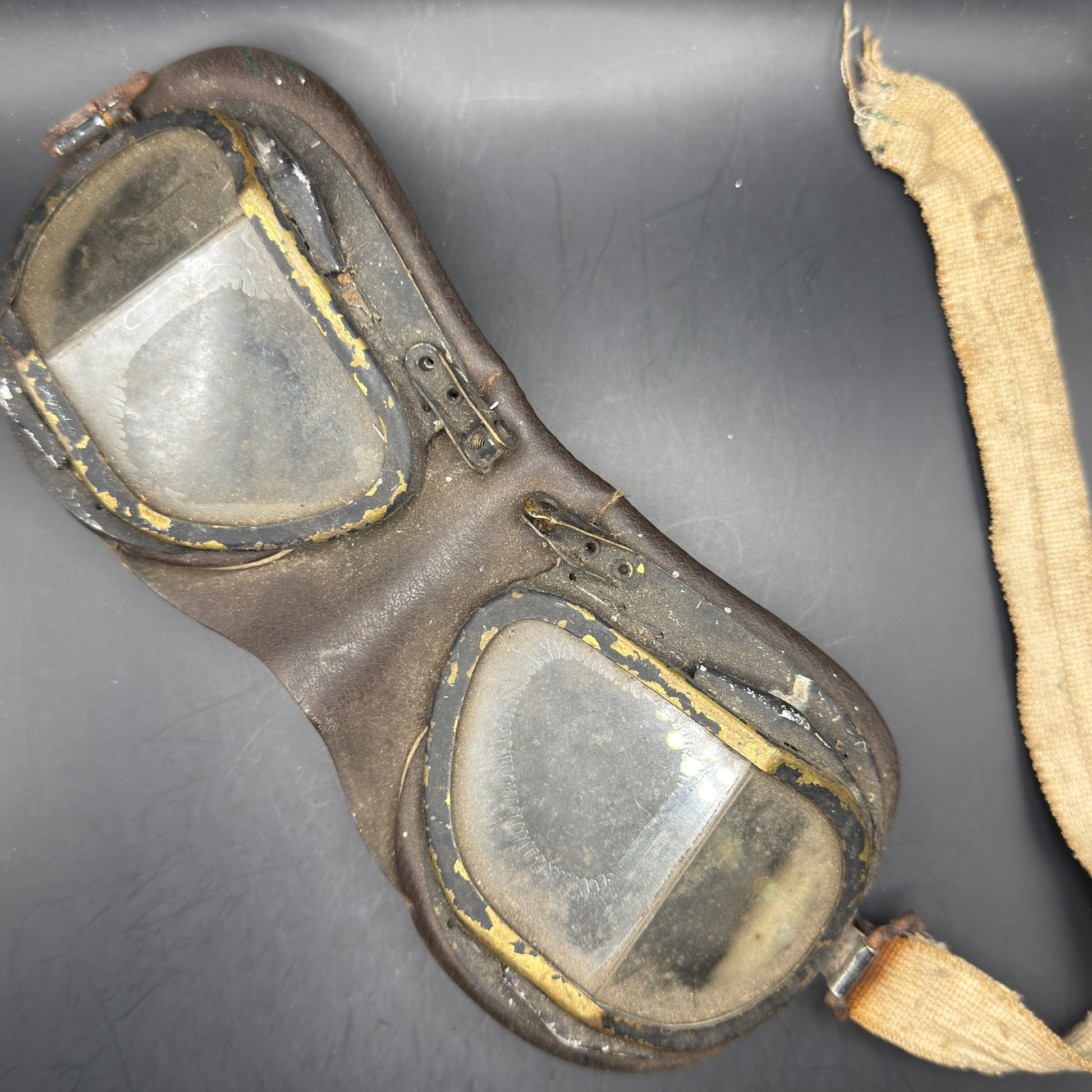 WW2 original artifact – Exclusive: RAF pilot goggles and glove / Captured Near Overloon – interior page