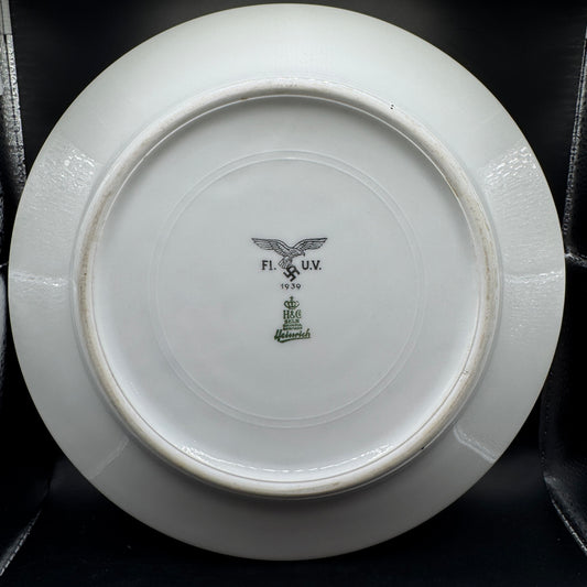 WW2 original artifact – Luftwaffe dinner plate 1939 Heinrich – interior detail