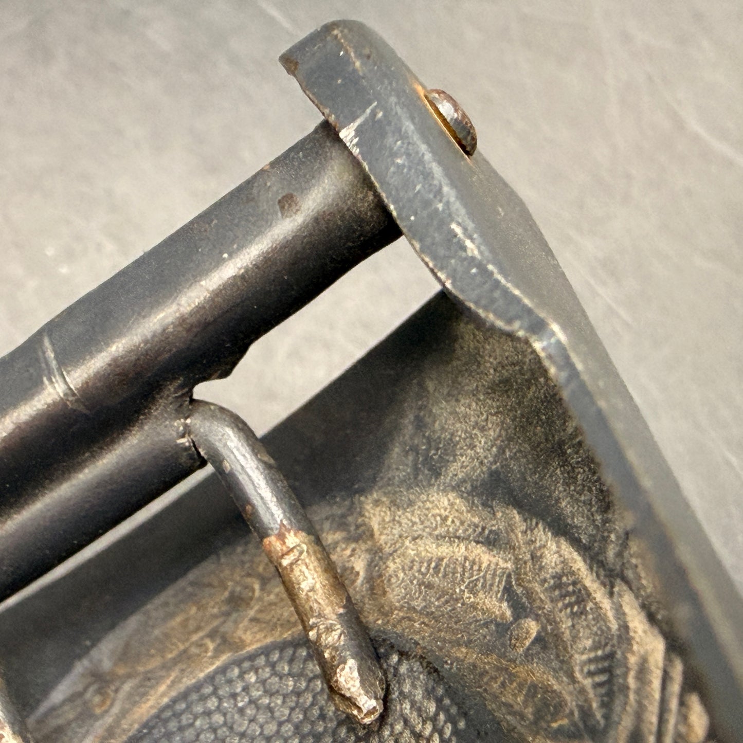 WW2 original artifact – Luftwaffe steel belt buckle by Noelle & Hueck 1942 – interior page