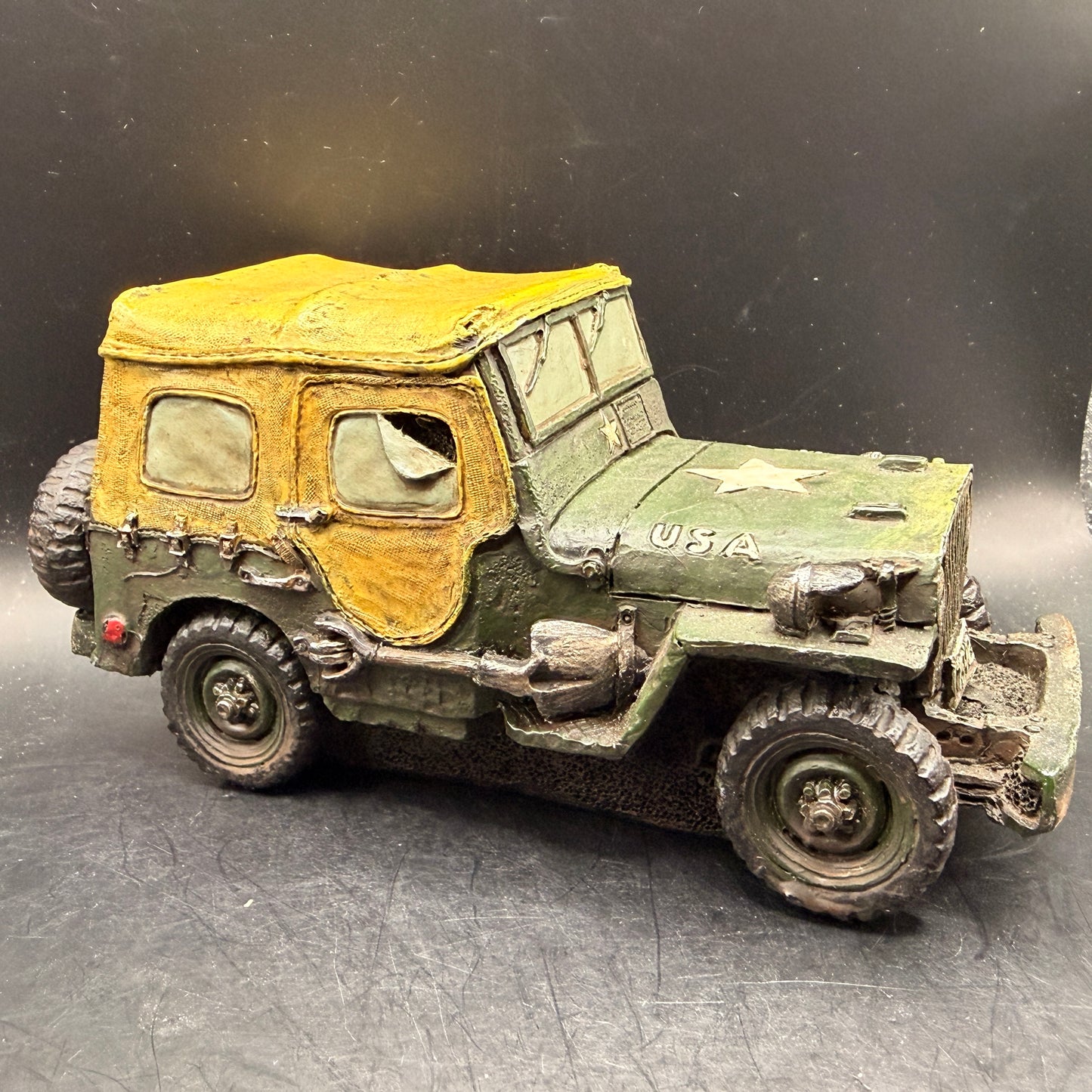 WW2 original artifact – 2x WW2 U.S. Resin Vehicles – by P.I.S.C. – Mint Condition – interior detail