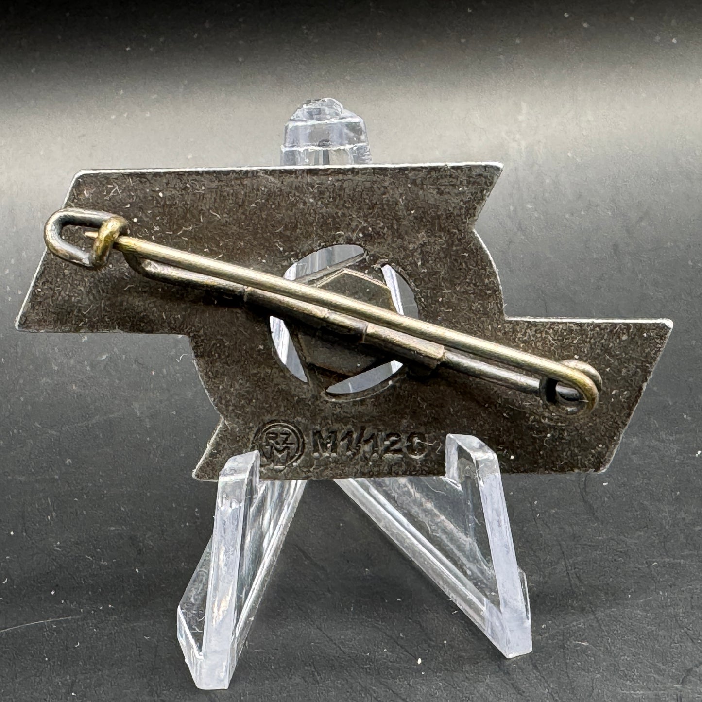 WW2 original artifact – Deutsches Jungvolk (DJ)-Leistungsabzeichen in Silver M1/120 – interior detail