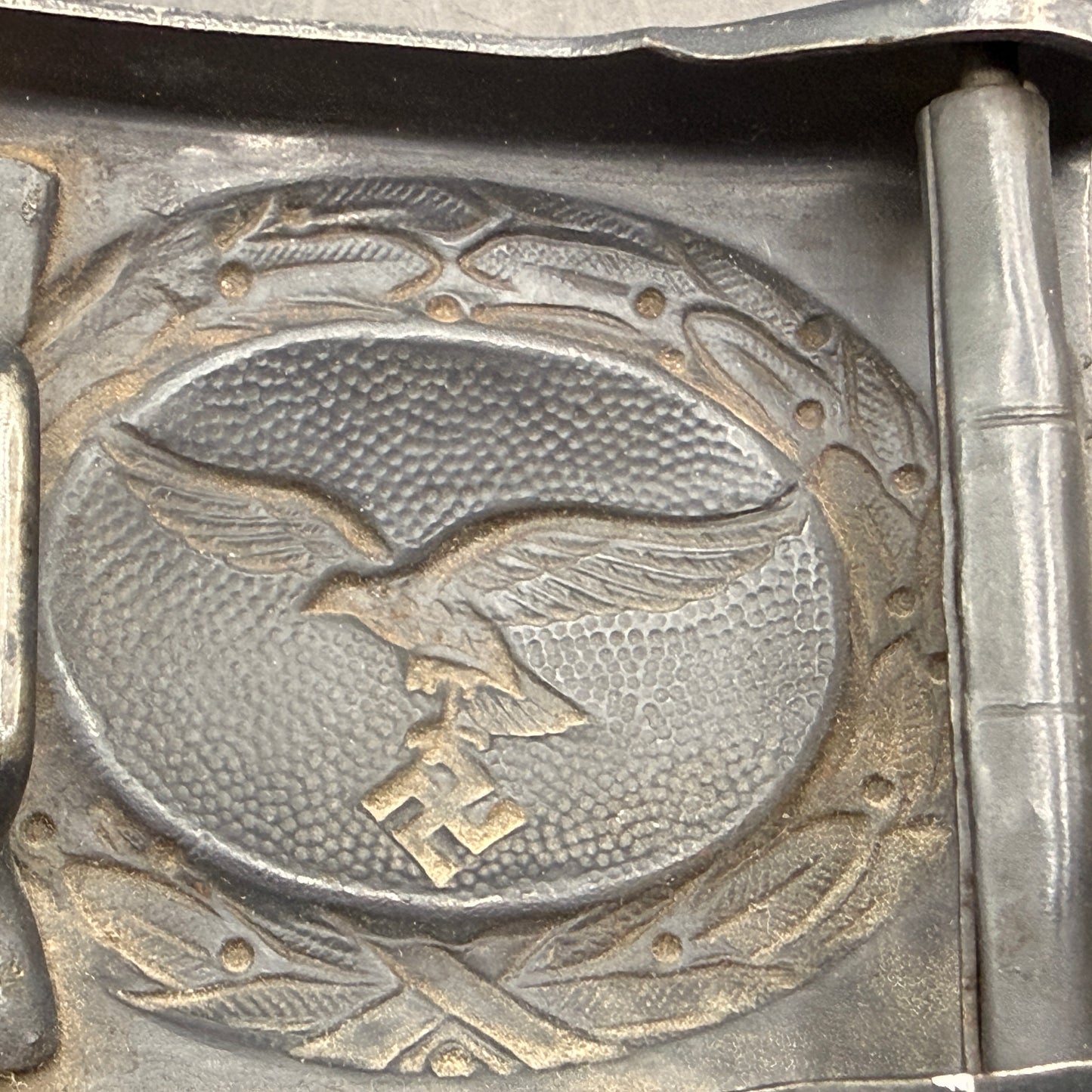 WW2 original artifact – Luftwaffe steel belt buckle by Noelle & Hueck 1942 – interior page