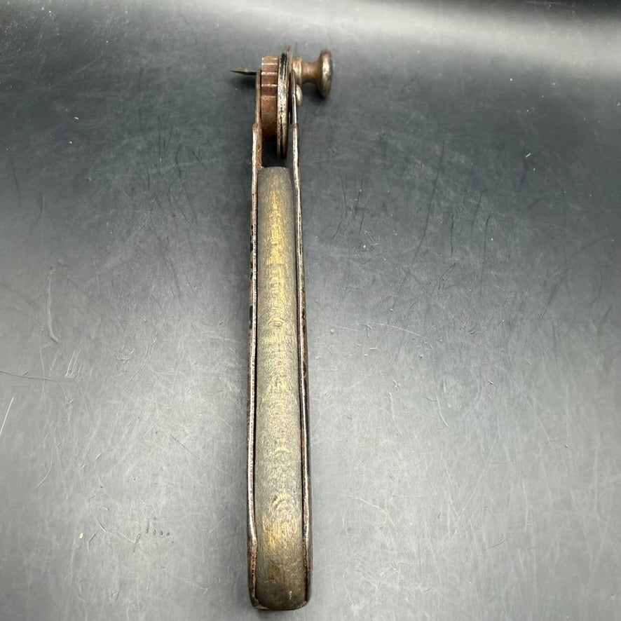 Side profile showing thickness and construction of German steel can opener