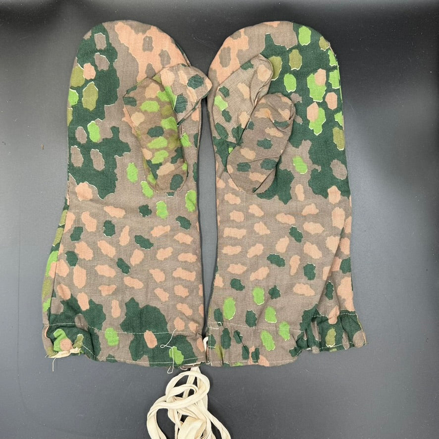 Pair of original WW2 Waffen-SS oakleaf camouflage winter mittens