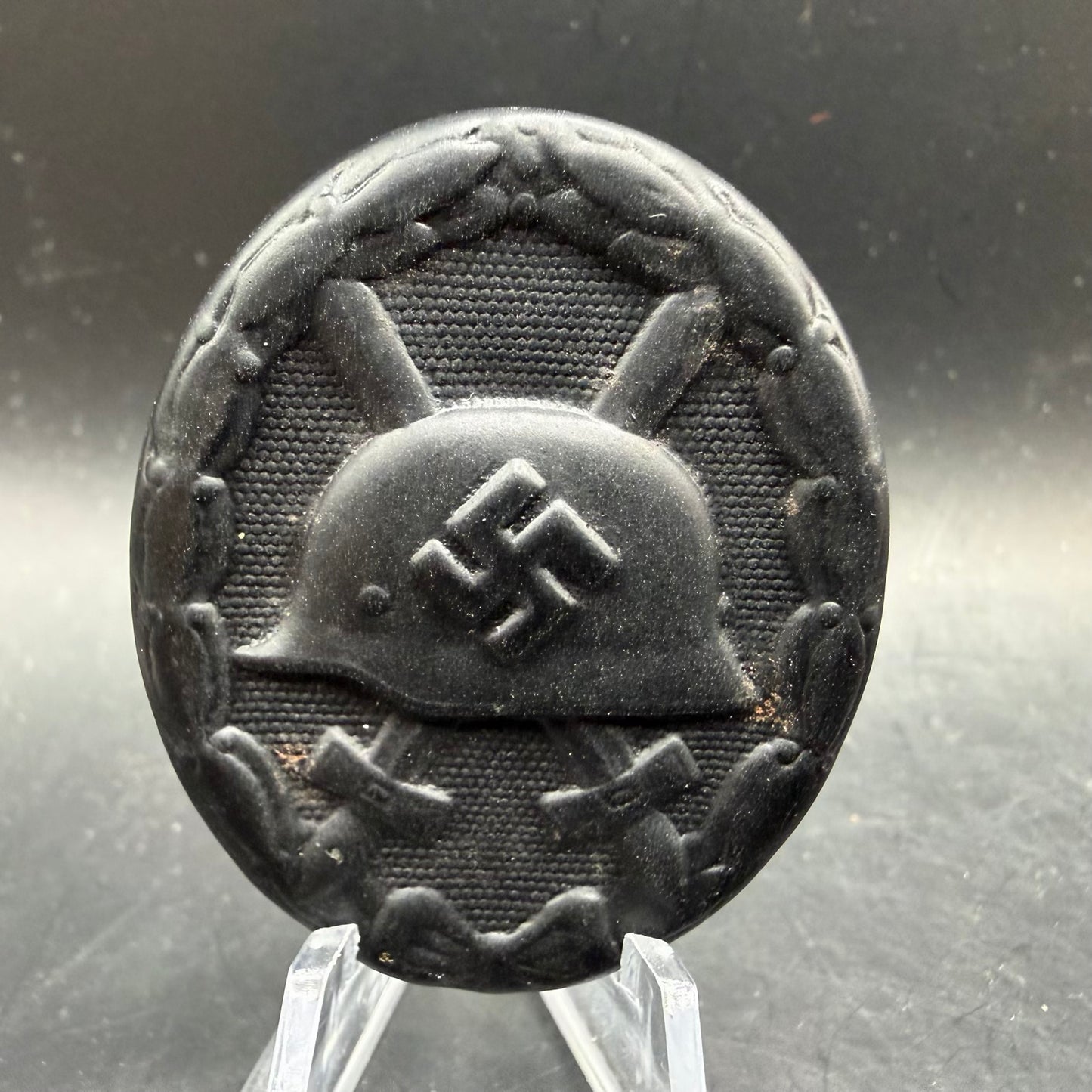 Front view of WWII German Black Wound Badge Verwundetenabzeichen PKZ 126
