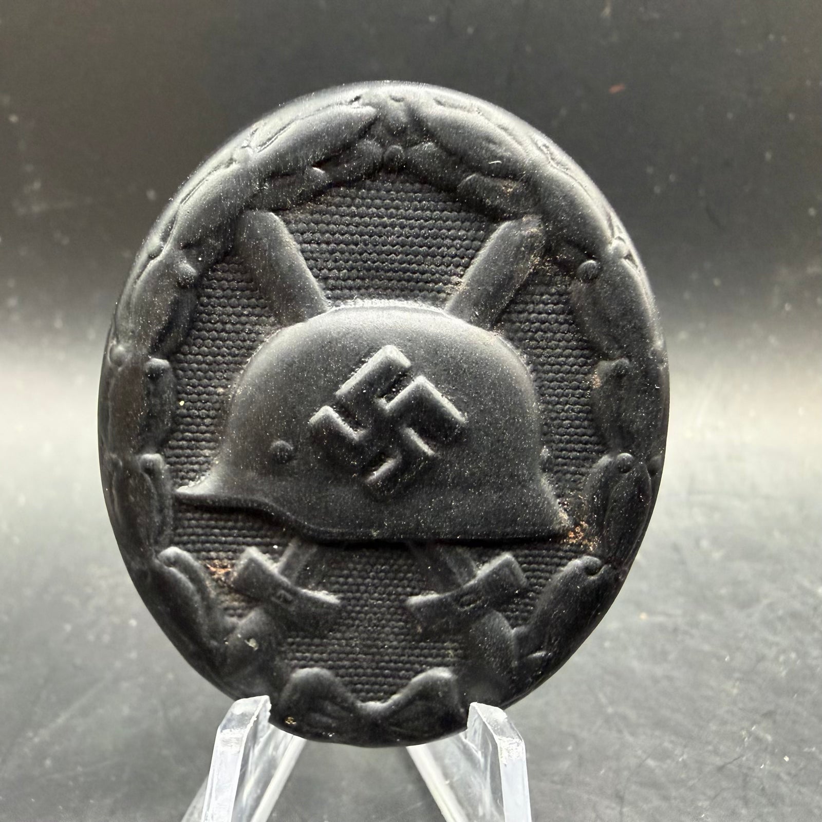 Front view of WWII German Black Wound Badge Verwundetenabzeichen PKZ 126