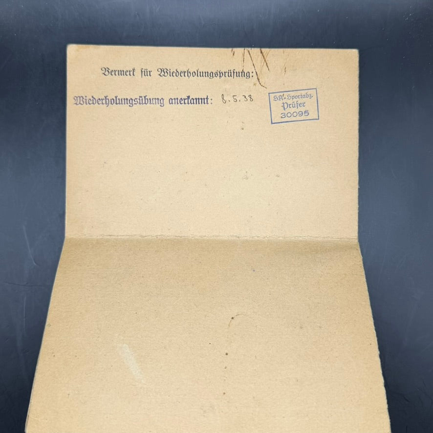 Backside page of German Leistungsbuch Friedrich Heck with personal details and stamps