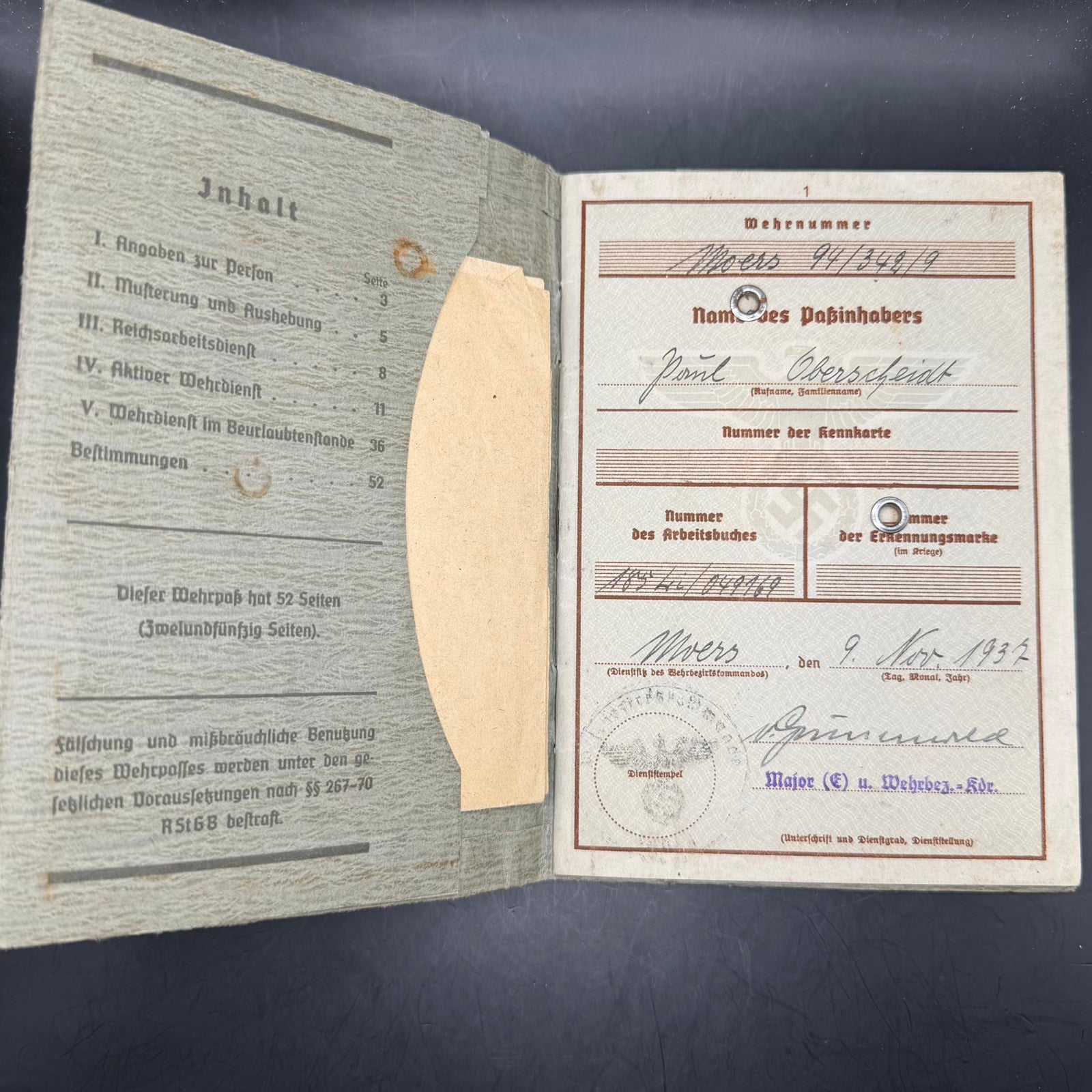 Wehrpass identification page with portrait photograph of Paul Oberscheidt