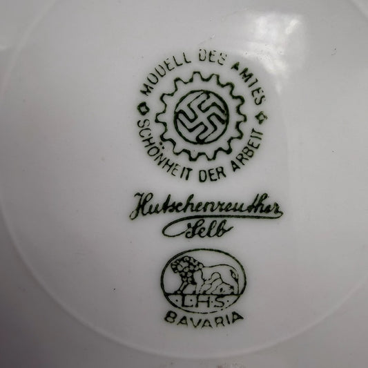 WW2 original artifact – WW2 “Schönheit der Arbeit” Porcelain Dinner Plate – Hutschenreuther Selb Bavaria – 23.5 cm – Rare SdA Issue – interior detail