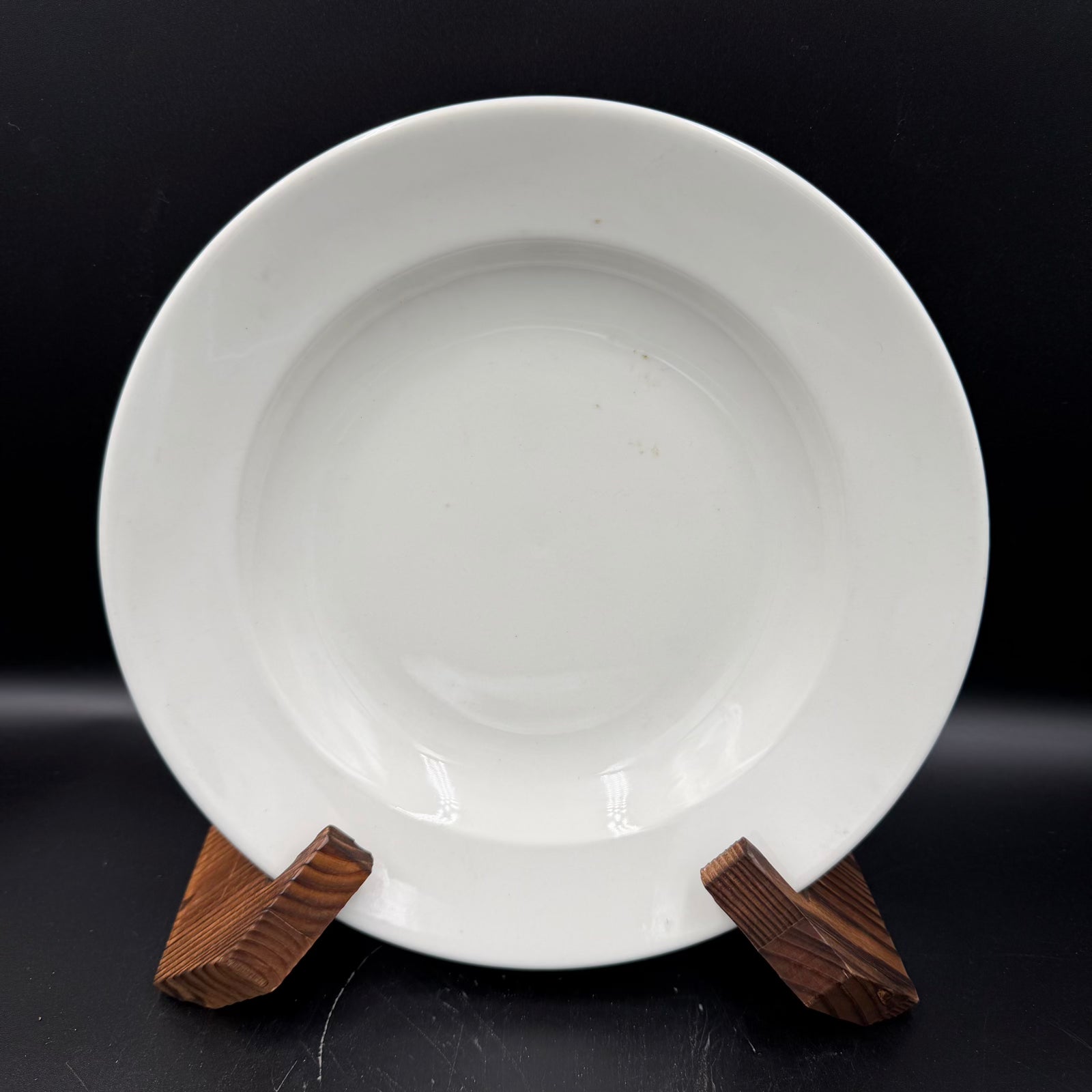 WW2 original artifact – WW2 “Schönheit der Arbeit” Deep Soup Plate – PMR Bavaria / Jaeger & Co – 23.5 cm – Model des Amtes – Small Rim Chip – AxisArtifacts