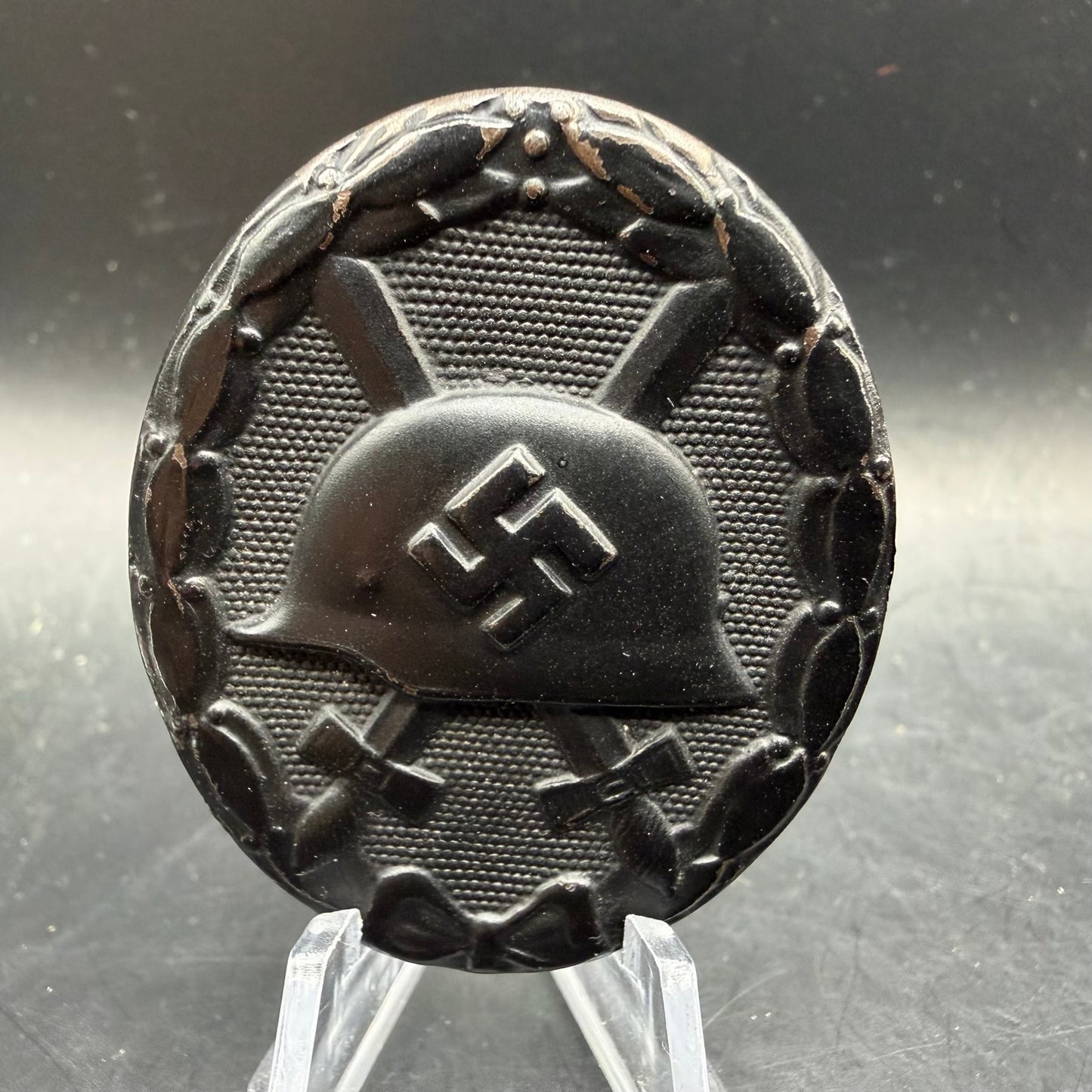 Front view of WWII German Black Wound Badge Verwundetenabzeichen L/18