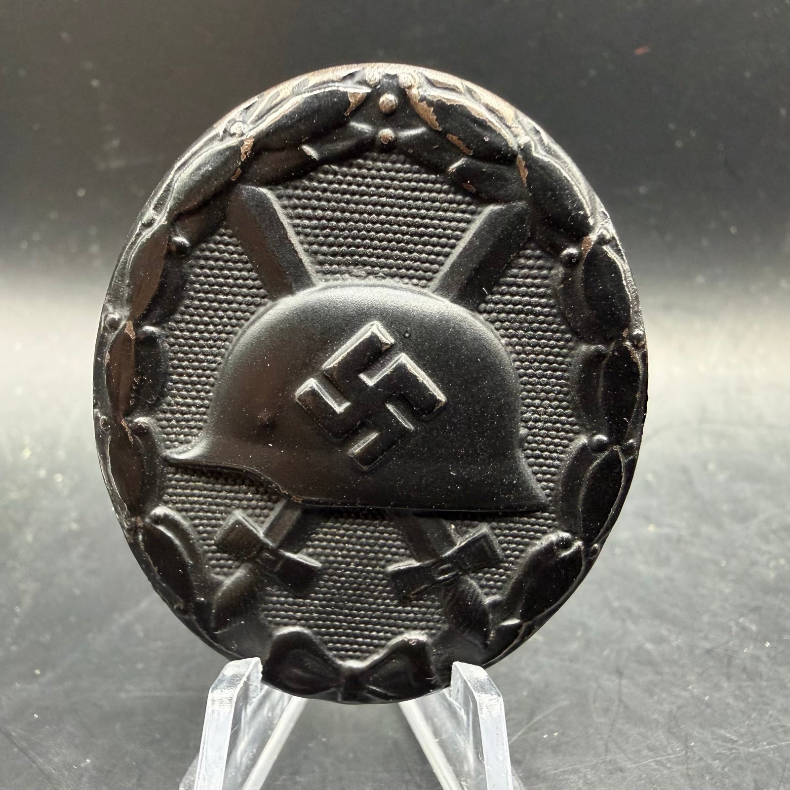 Front view of WWII German Black Wound Badge Verwundetenabzeichen L/18