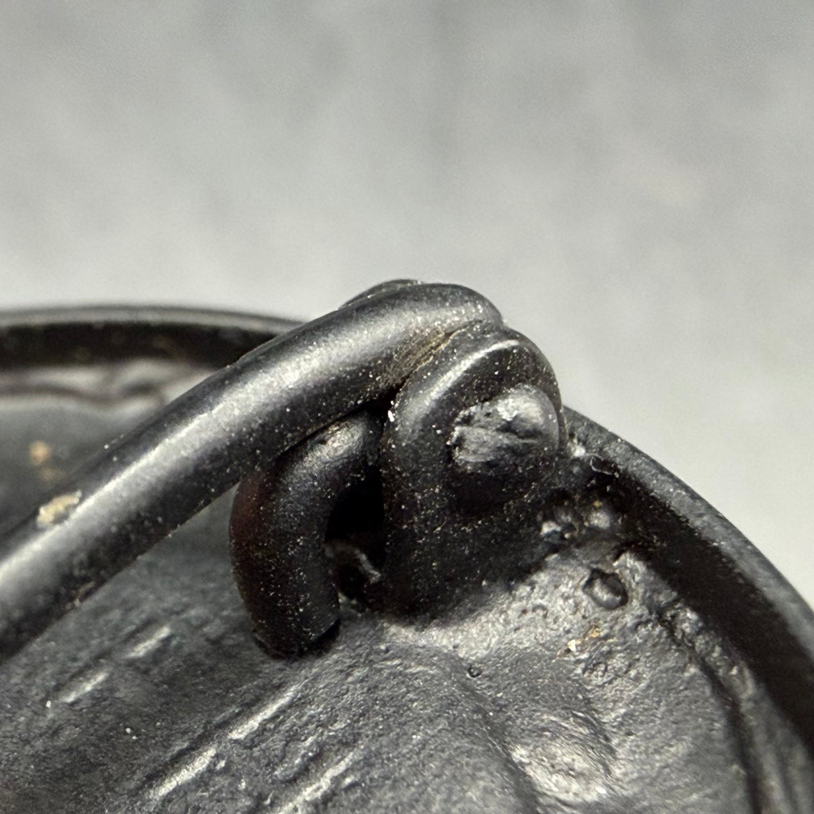 Close-up of small iron hinge on Eduard Hahn wound badge