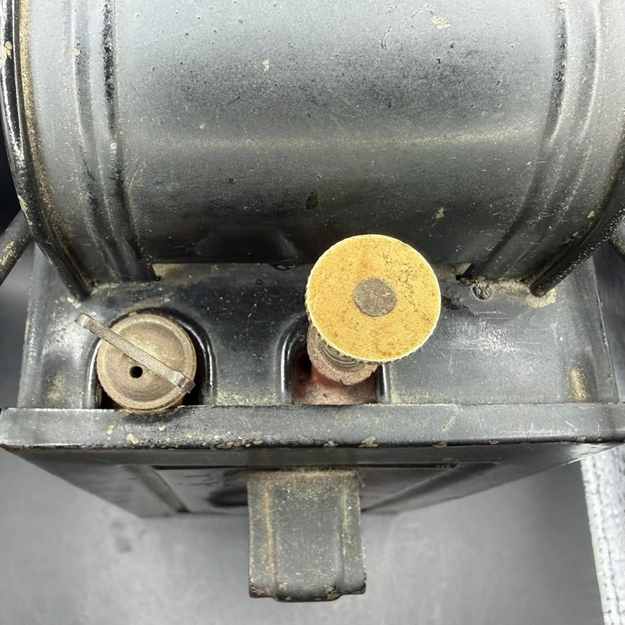 Top view of WWII Reichsbahn Einheitslaterne showing original adjustment knobs