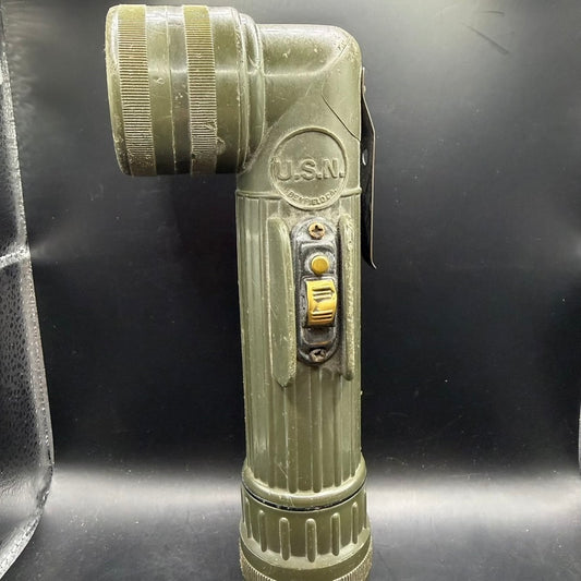 WWII U.S. Navy angle head flashlight DT-991/U