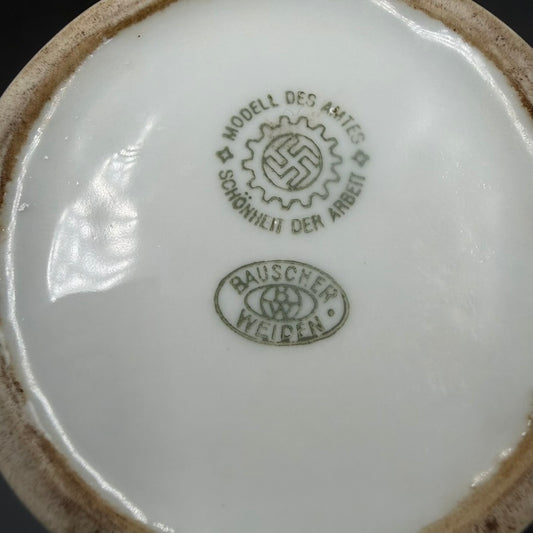 WW2 original artifact – Reichsfinanzschule Wöllershof Milk Jug & Saucer (Bauscher Weiden, “Modell des Amtes Schönheit der Arbeit”) – interior detail