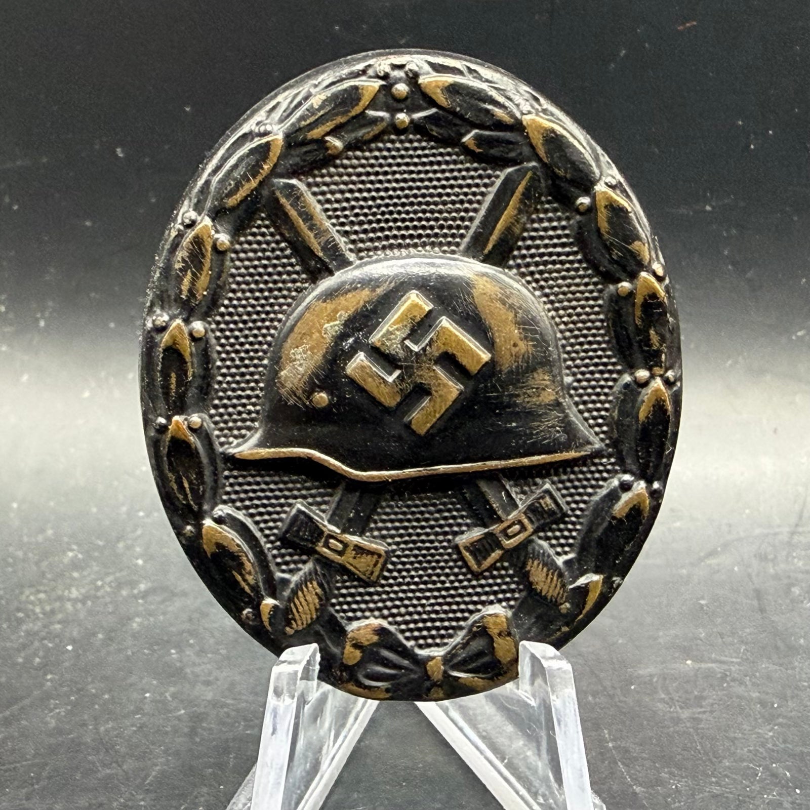 Front view of WWII German Black Wound Badge Verwundetenabzeichen L/16