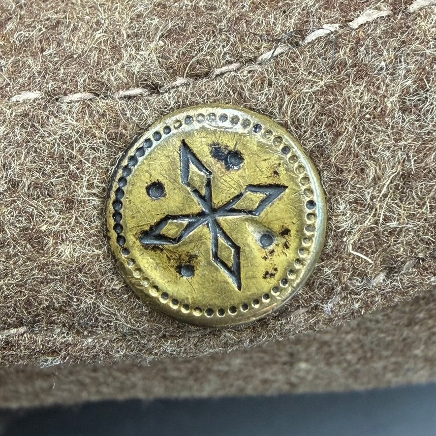 Original snap fastener with star pattern on felt cover of WW2 German canteen