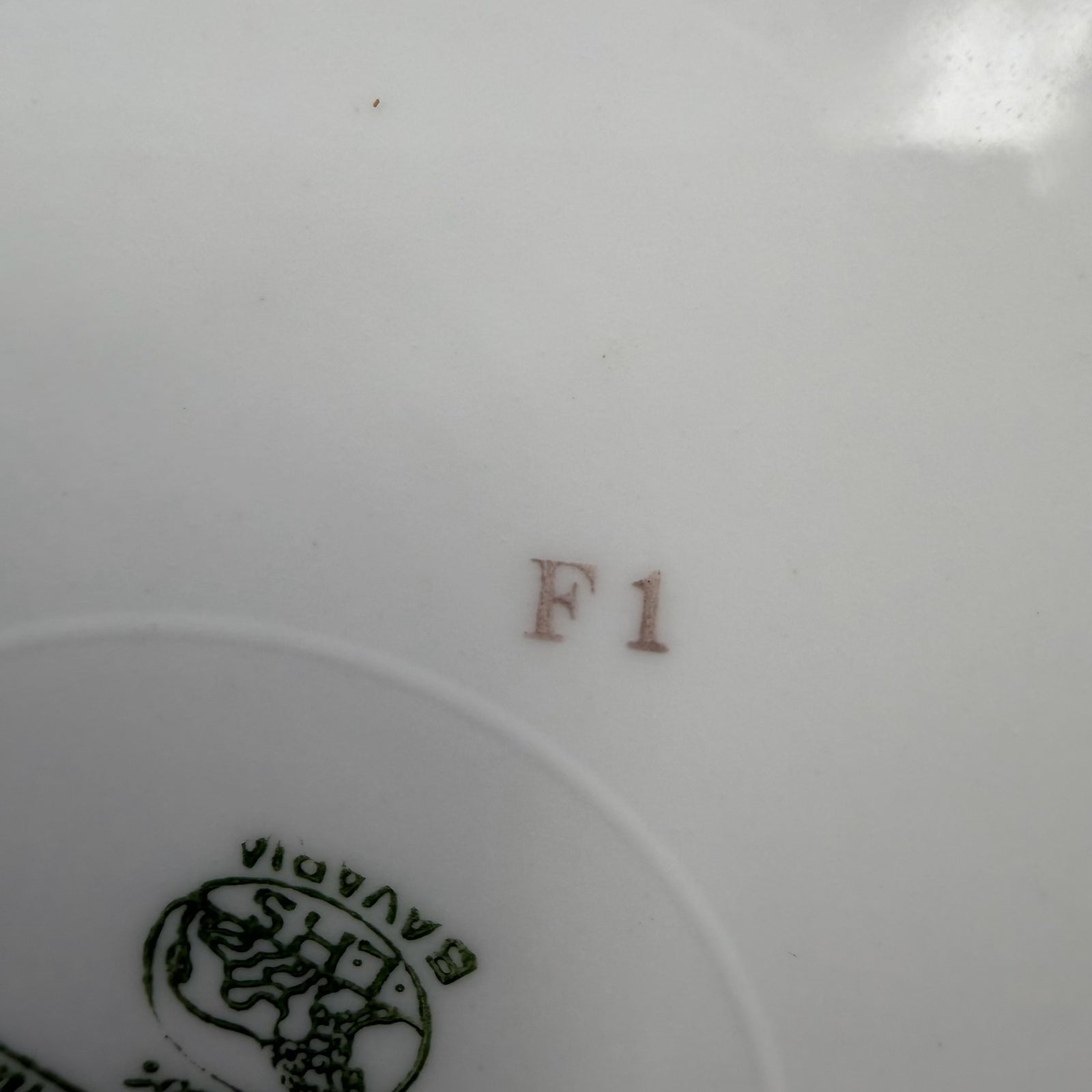 WW2 original artifact – WW2 “Schönheit der Arbeit” Deep Soup Plate – Hutschenreuther Selb Bavaria – Rare WL Monogram – 23 cm – interior page