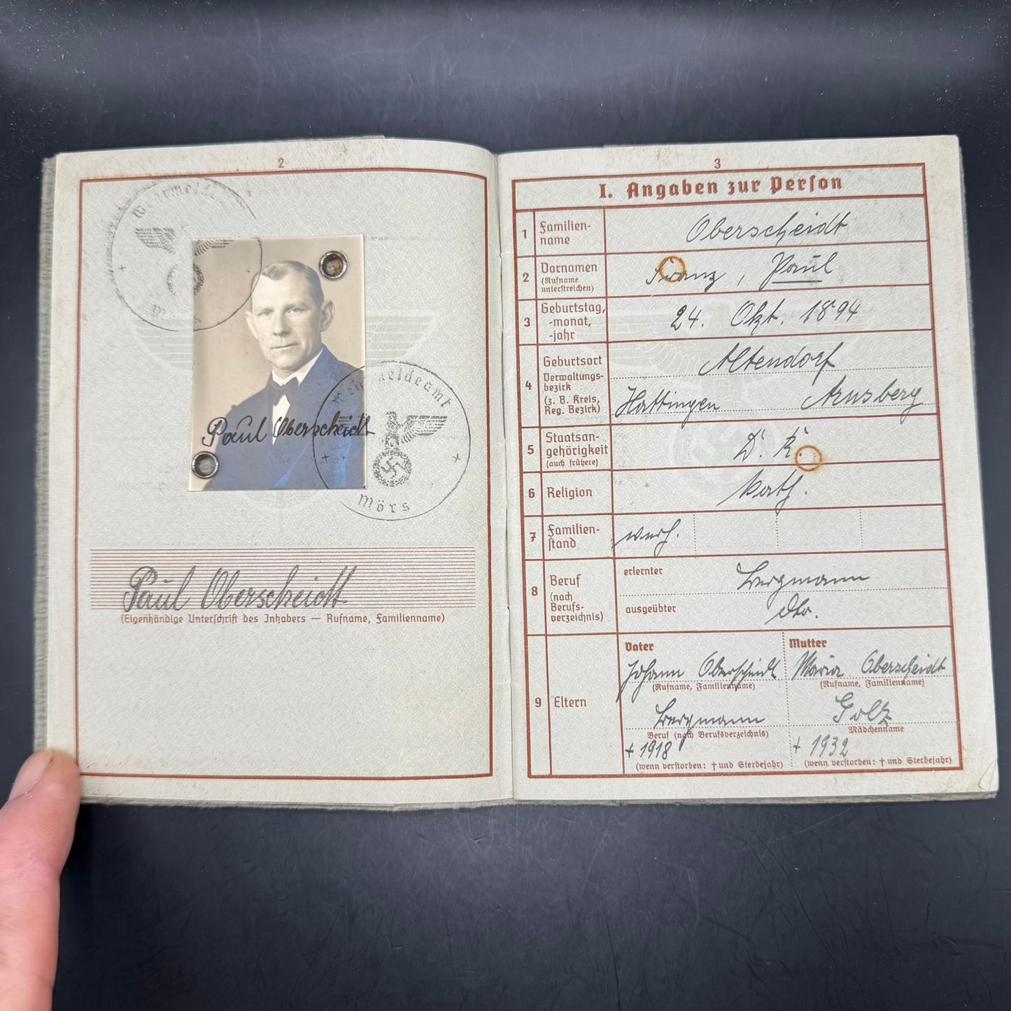 Personal data page showing birth date and profession