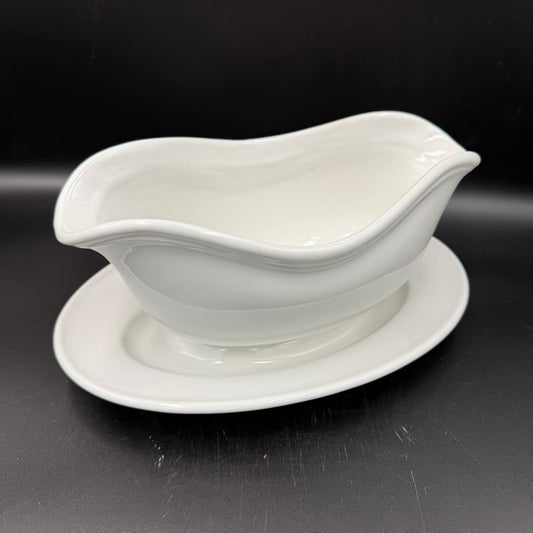 Original Wehrmacht porcelain gravy boat with saucer 1940