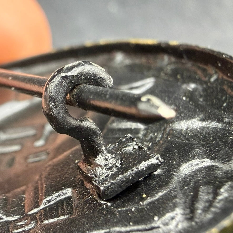 Close-up of question mark catch on WWII German Wound Badge