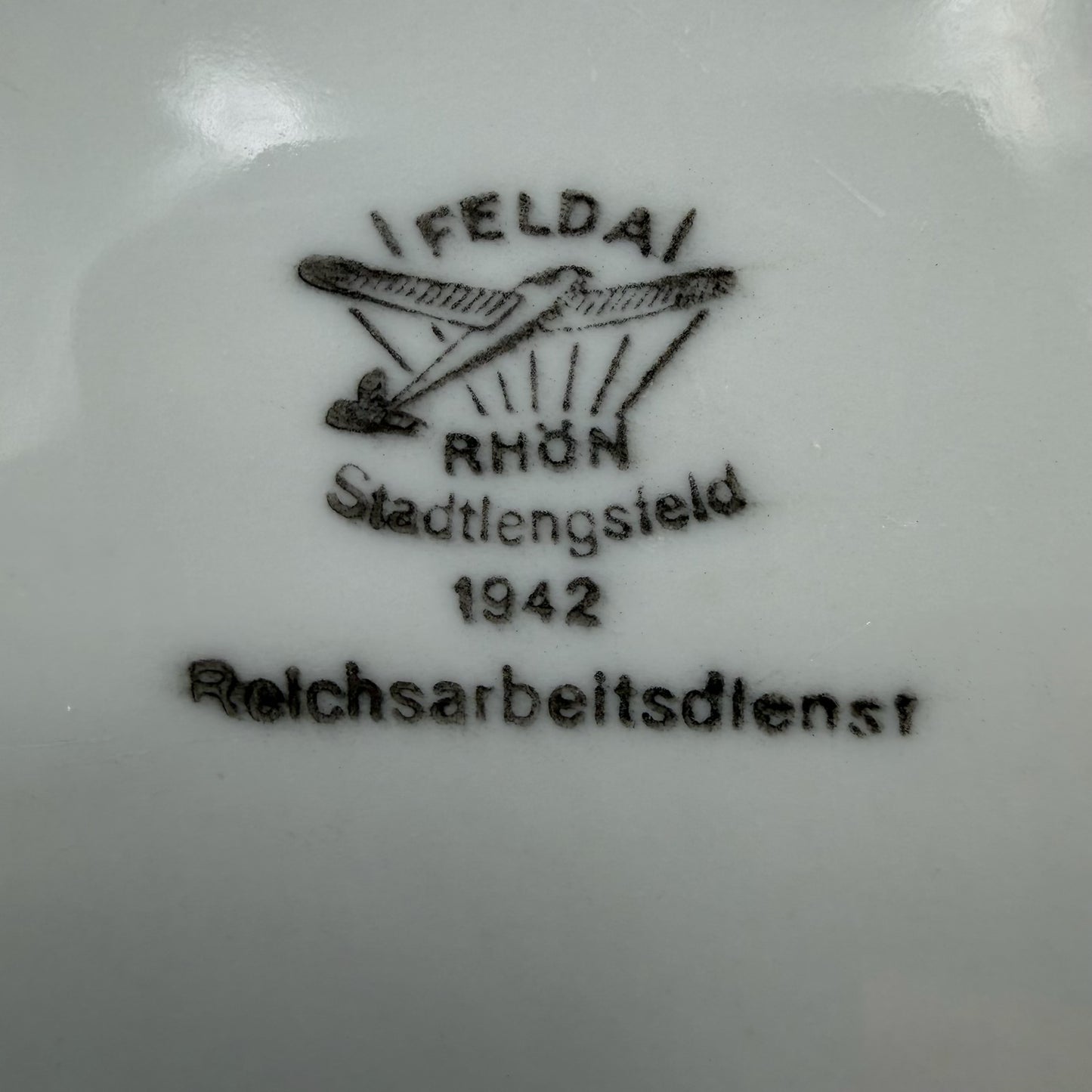 WW2 original artifact – Ultra-Rare WW2 “FELDA RHÖN – Stadlengsfeld 1942” Porcelain Serving Bowl – Reichsarbeitsdienst Marked – Glider Training Camp Issue – 34 cm – interior detail