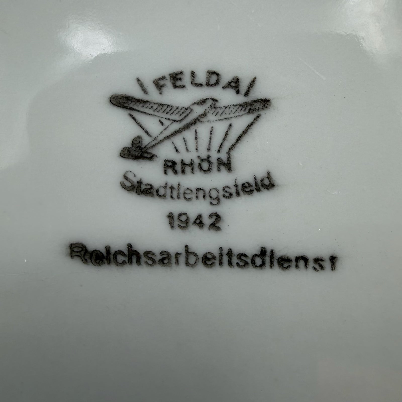 WW2 original artifact – Ultra-Rare WW2 “FELDA RHÖN – Stadlengsfeld 1942” Porcelain Serving Bowl – Reichsarbeitsdienst Marked – Glider Training Camp Issue – 34 cm – interior detail