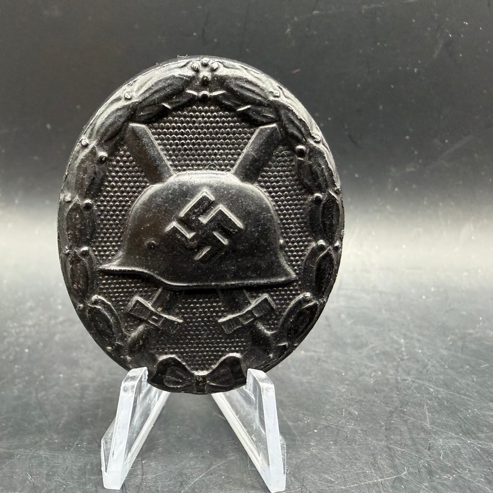 Front view of WWII German Black Wound Badge Verwundetenabzeichen L/56