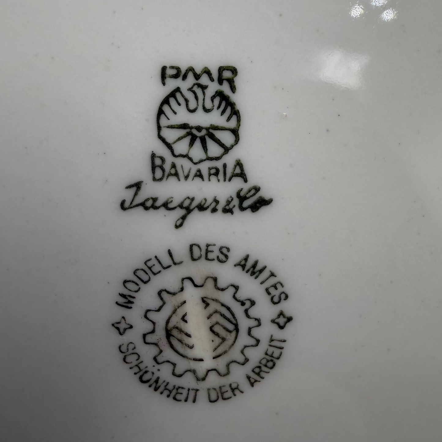 WW2 original artifact – WW2 “Schönheit der Arbeit” Deep Soup Plate – PMR Bavaria / Jaeger & Co – 23.5 cm – Model des Amtes – Small Rim Chip – interior detail