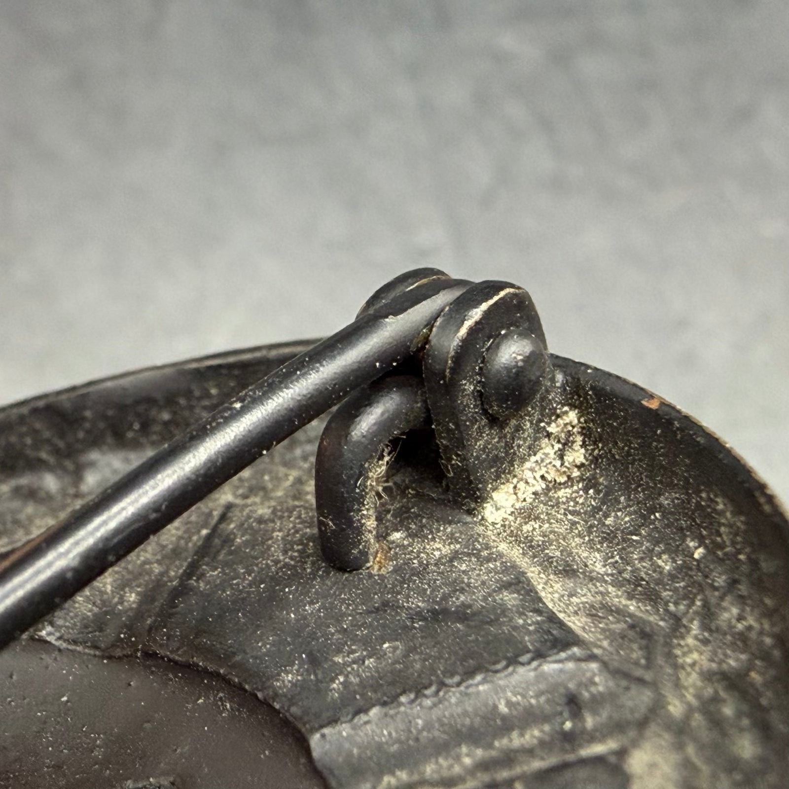 Close-up of rounded hinge on Steinhauer & Luck wound badge