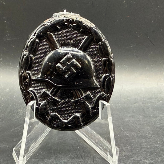 Front view of WWII German Black Wound Badge by maker 32
