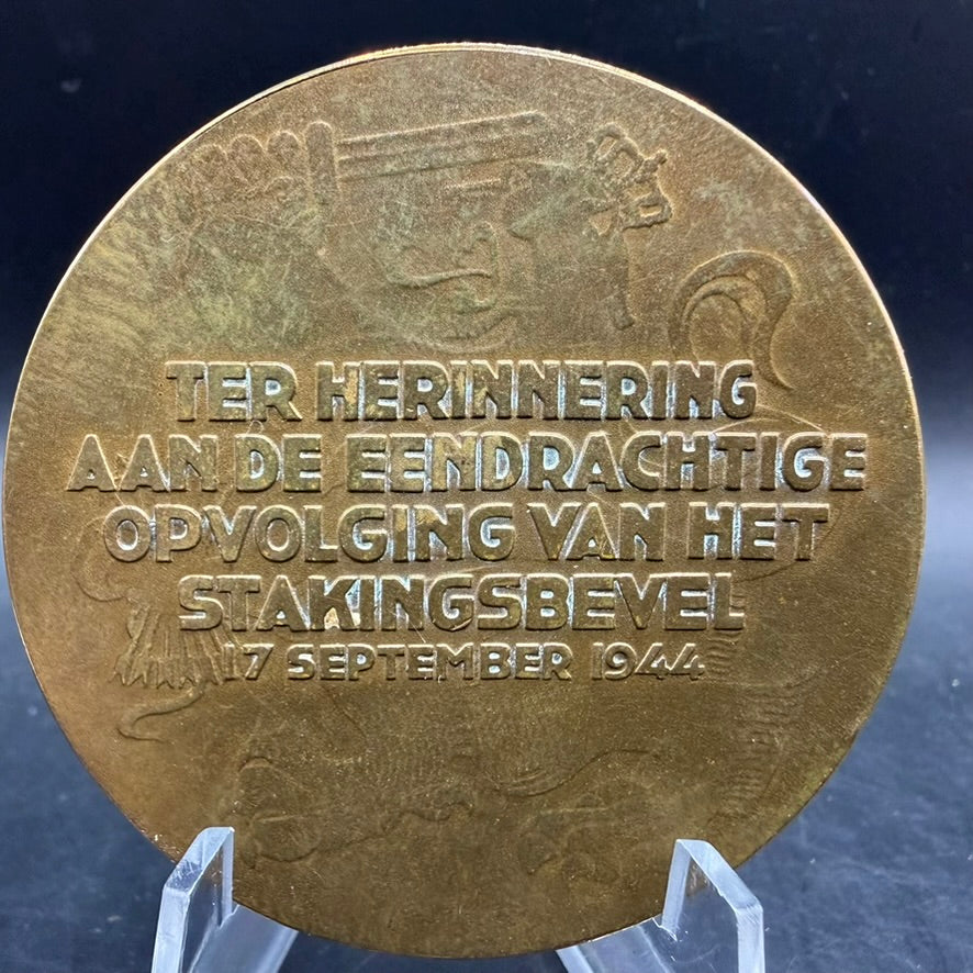 Reverse Dutch railway strike commemorative medal inscription unified compliance strike order Netherlands WWII