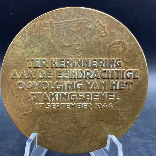 Reverse Dutch railway strike commemorative medal inscription unified compliance strike order Netherlands WWII