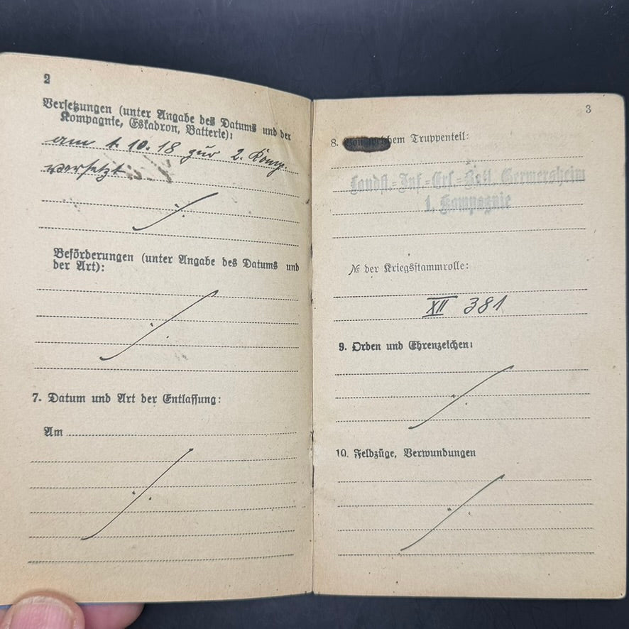 Militär-Paß Friedrich Heck showing unit entries and handwritten annotations