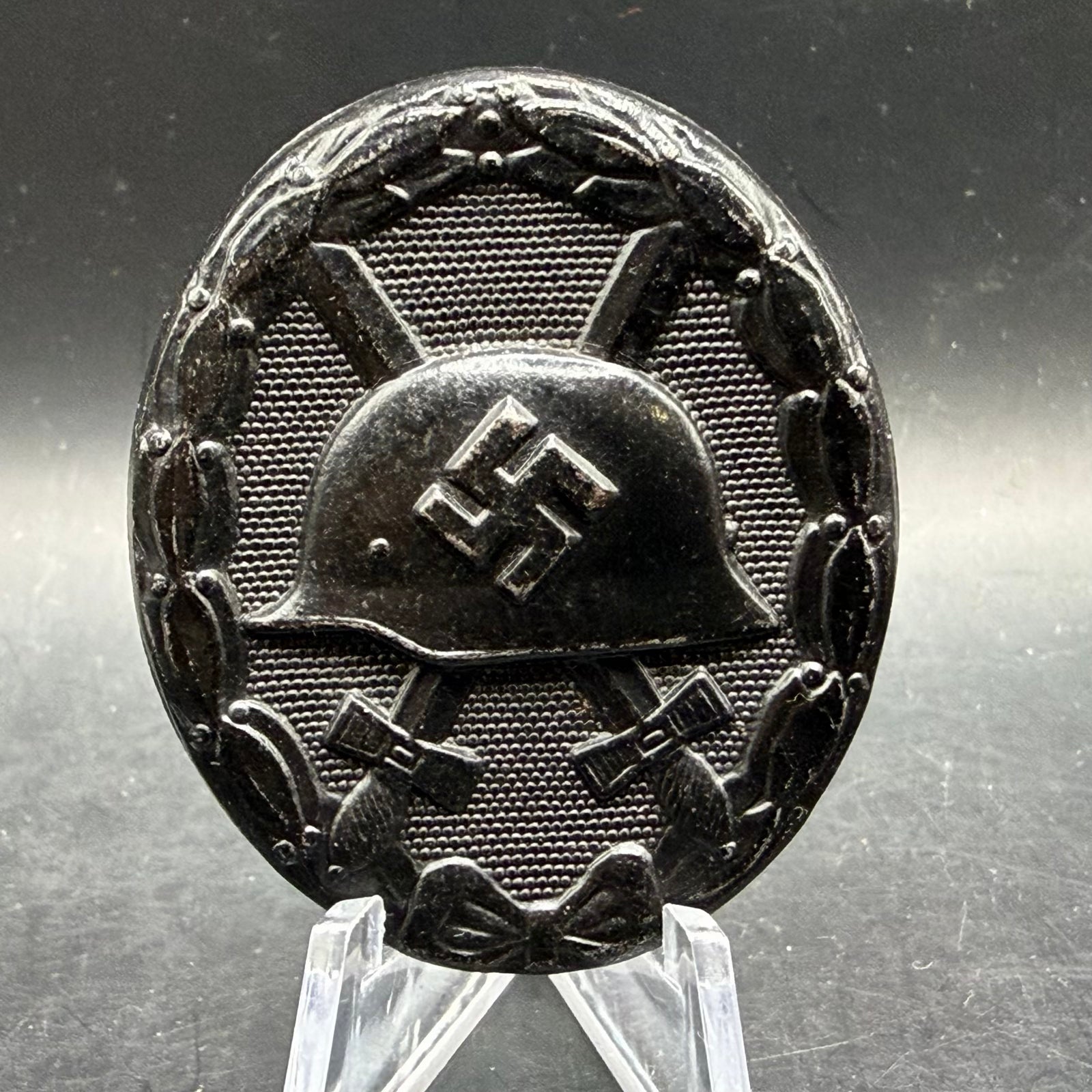 Front view of WWII German Black Wound Badge Verwundetenabzeichen L/53