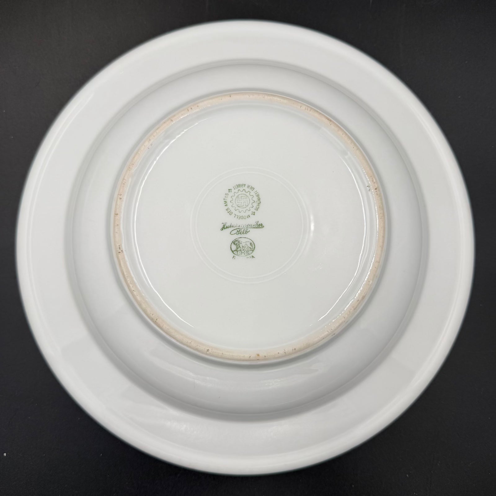 WW2 original artifact – WW2 “Schönheit der Arbeit” Deep Soup Plate – Hutschenreuther Selb Bavaria – 23.5 cm – Model des Amtes – interior page