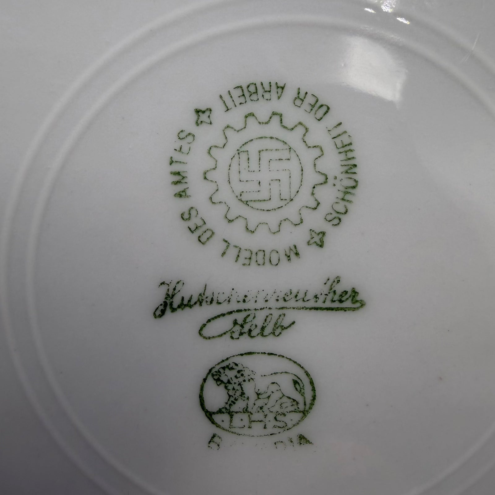 WW2 original artifact – WW2 “Schönheit der Arbeit” Deep Soup Plate – Hutschenreuther Selb Bavaria – 23.5 cm – Model des Amtes – interior detail