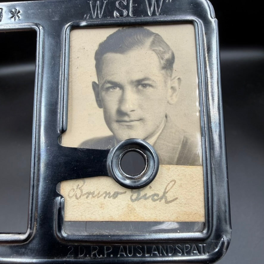 Original portrait photograph of Bruno Sich in metal Auslandpatent frame detail