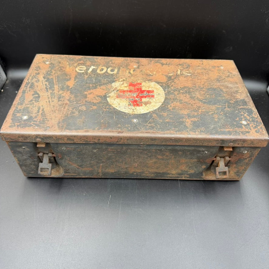 WW2 German Red Cross first aid box with original painted emblem on lid