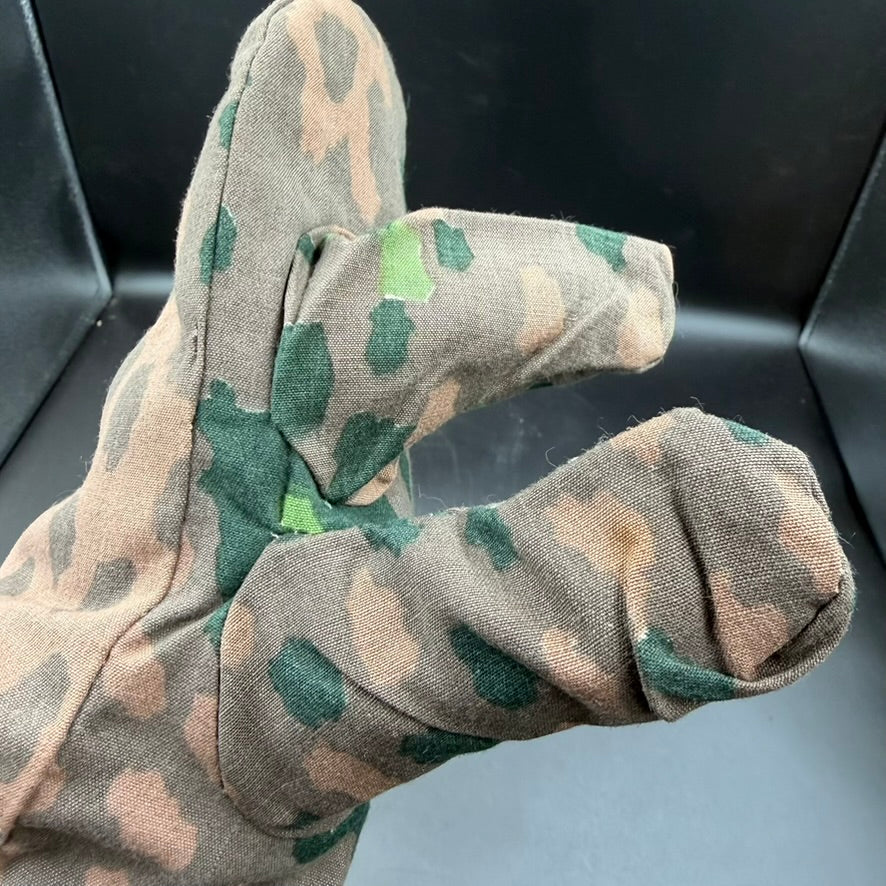 Detail of three-finger trigger mitten construction in oakleaf camouflage