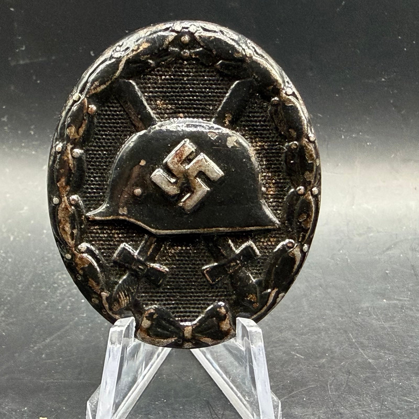 WW2 German Black Wound Badge PKZ 118 August Menze & Sohn front view