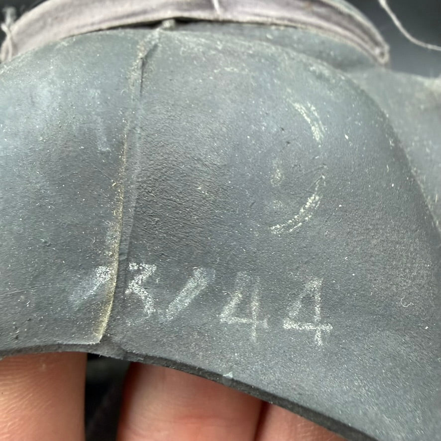 Interior stamp of British gas mask dated 1944