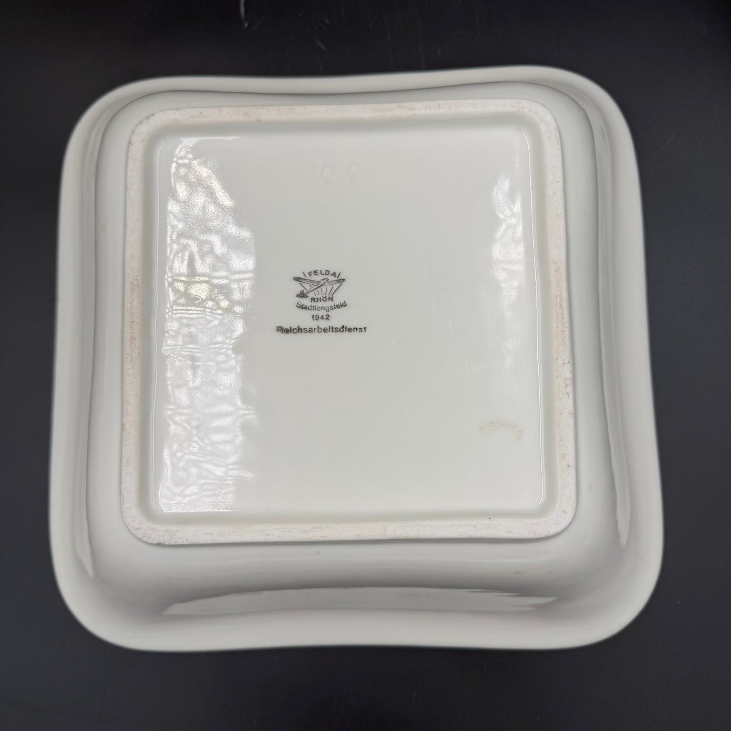 WW2 original artifact – Ultra-Rare WW2 “FELDA RHÖN – Stadlengsfeld 1942” Porcelain Serving Bowl – Reichsarbeitsdienst Marked – Glider Training Camp Issue – 34 cm – interior title page