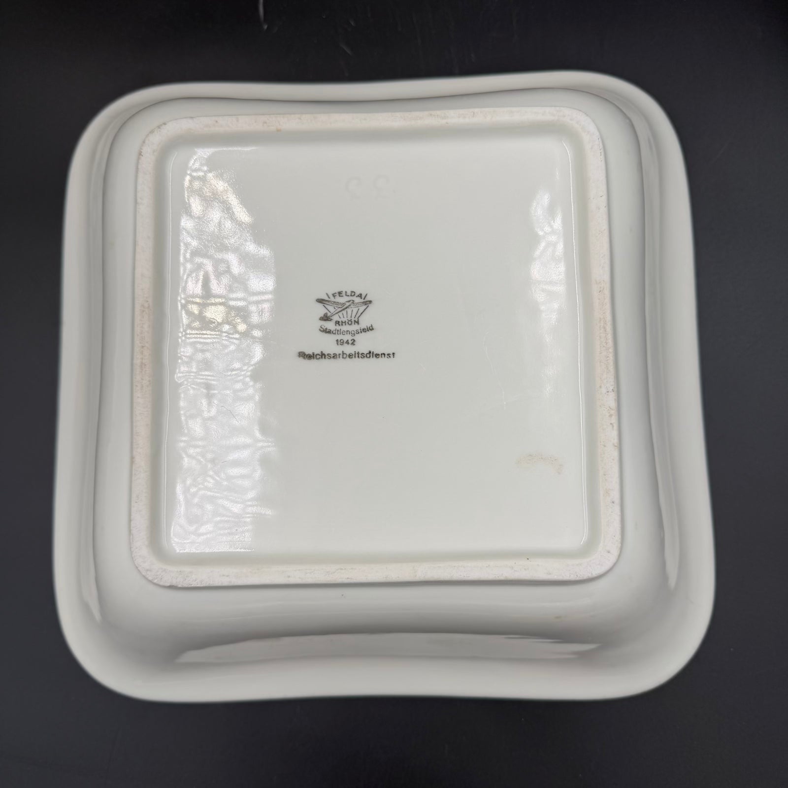 WW2 original artifact – Ultra-Rare WW2 “FELDA RHÖN – Stadlengsfeld 1942” Porcelain Serving Bowl – Reichsarbeitsdienst Marked – Glider Training Camp Issue – 34 cm – interior title page