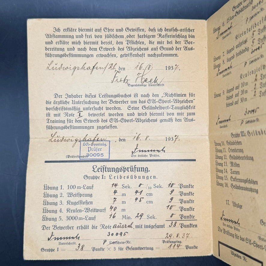 Detailed entries in SA Leistungsbuch Friedrich Heck showing sports and performance tests