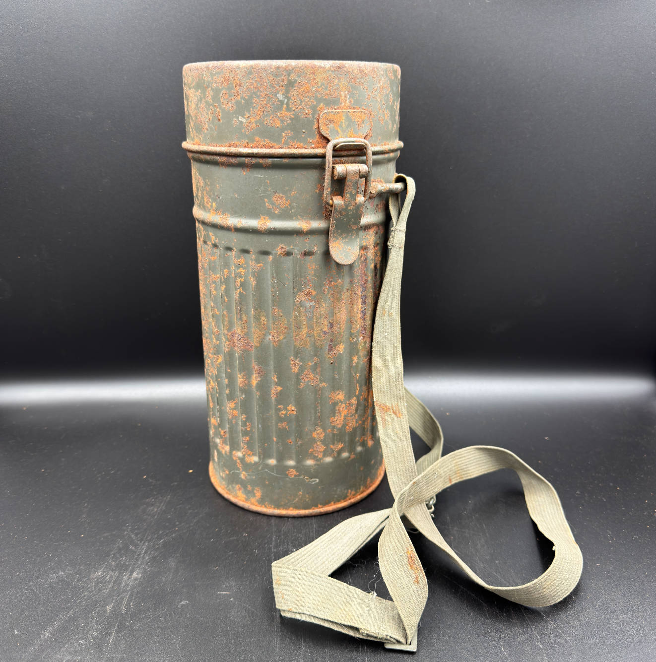 WW2 original artifact – DRK Luftschutz Gas Mask 1938 by AUER – interior detail