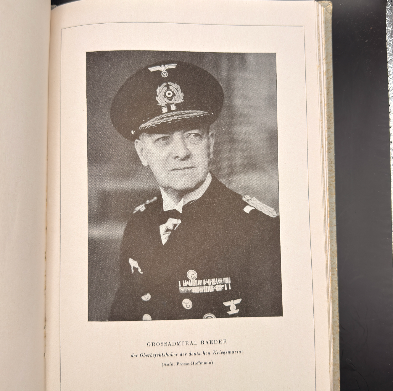 WW2 original artifact – Kampf auf den Meeren 1942 – interior page