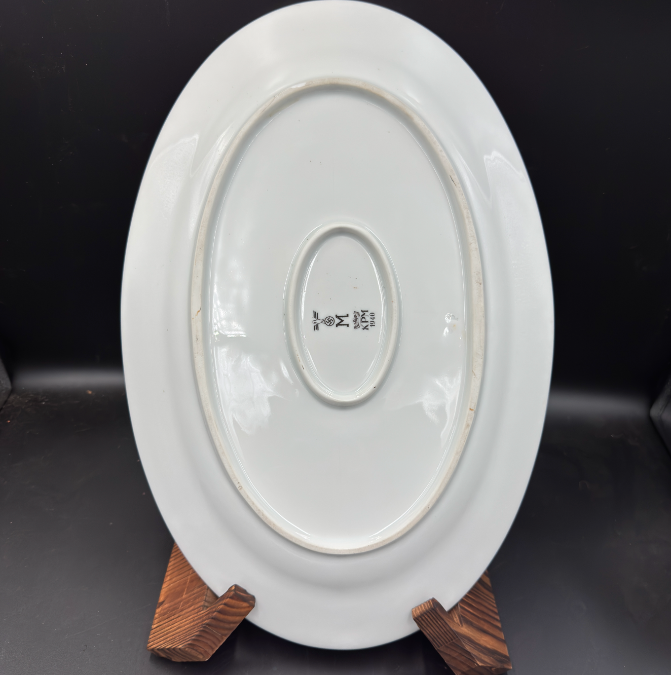 WW2 original artifact – Kriegsmarine Bootsmänner Serving Platter KPM 1940 – interior detail